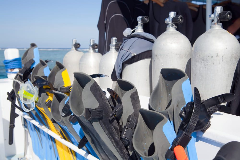 Matériel de plongée à bord d'un bateau